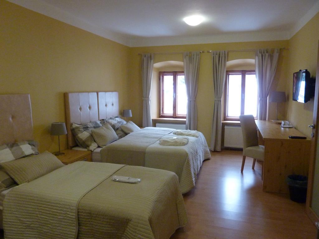 Apartments And Suites Kremnica Pokoj fotografie