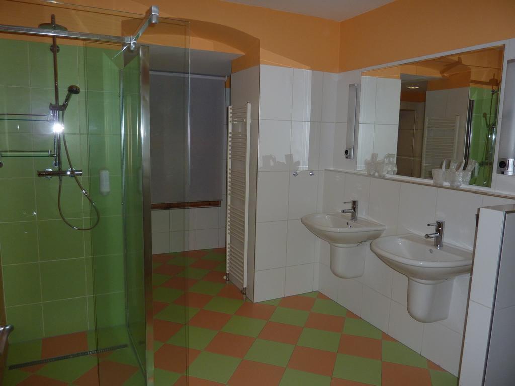 Apartments And Suites Kremnica Pokoj fotografie