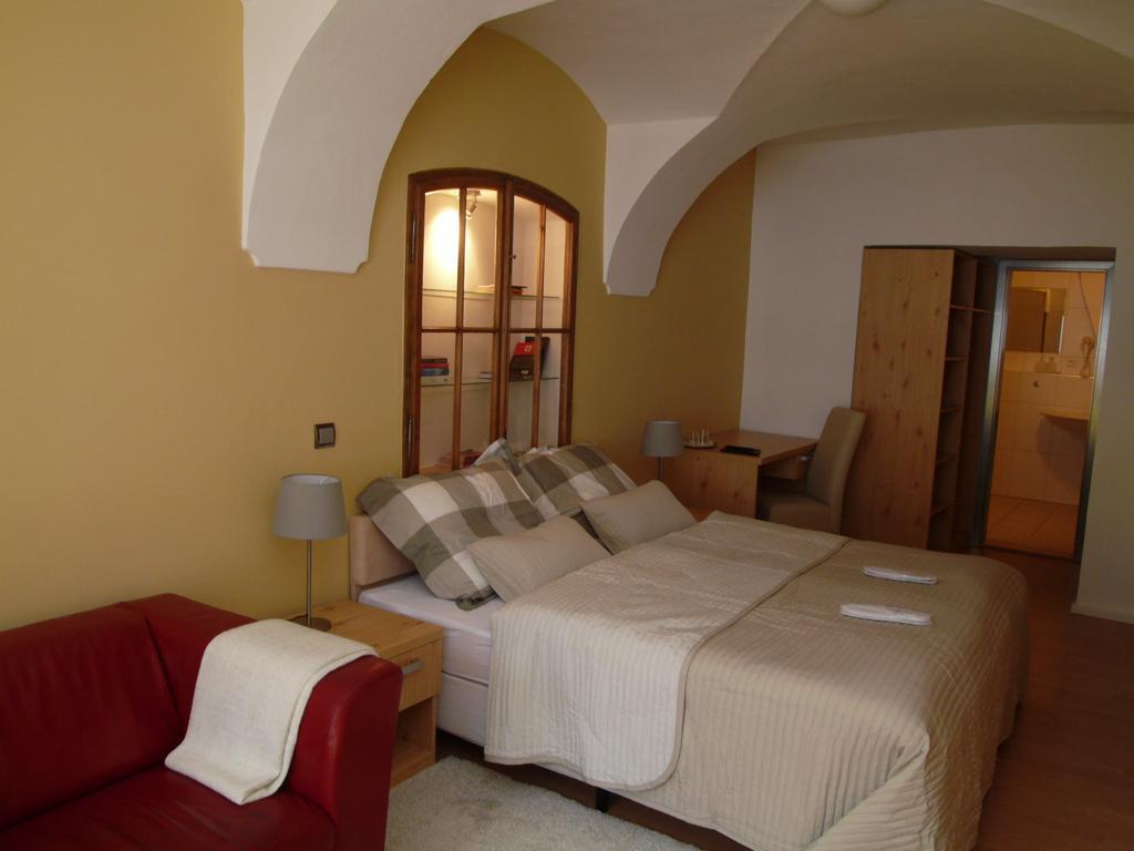 Apartments And Suites Kremnica Pokoj fotografie