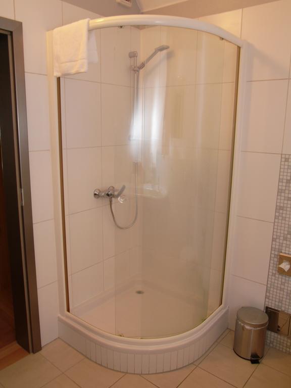 Apartments And Suites Kremnica Pokoj fotografie