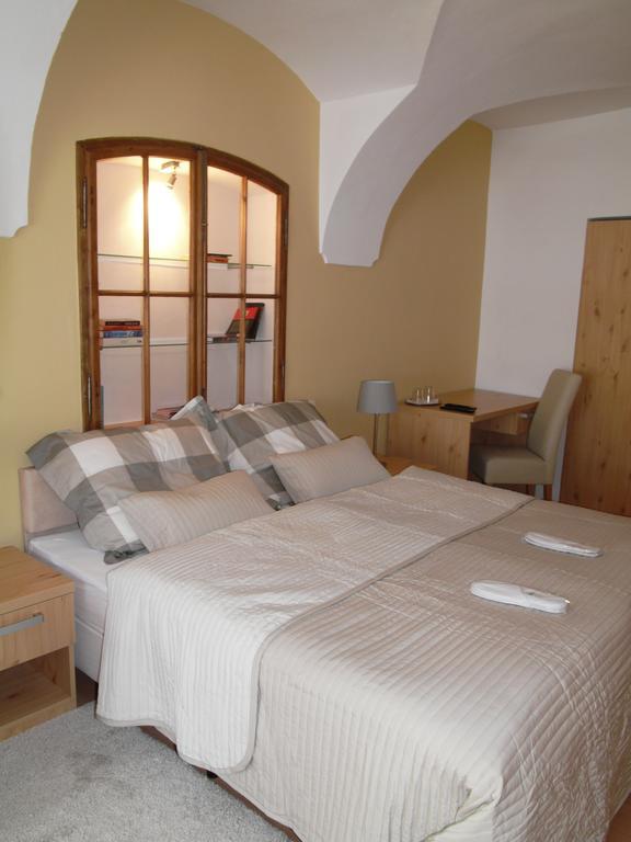 Apartments And Suites Kremnica Pokoj fotografie