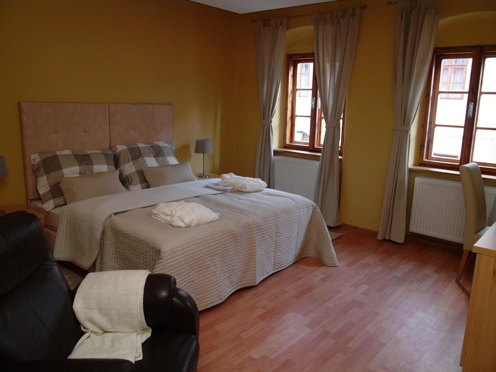Apartments And Suites Kremnica Pokoj fotografie
