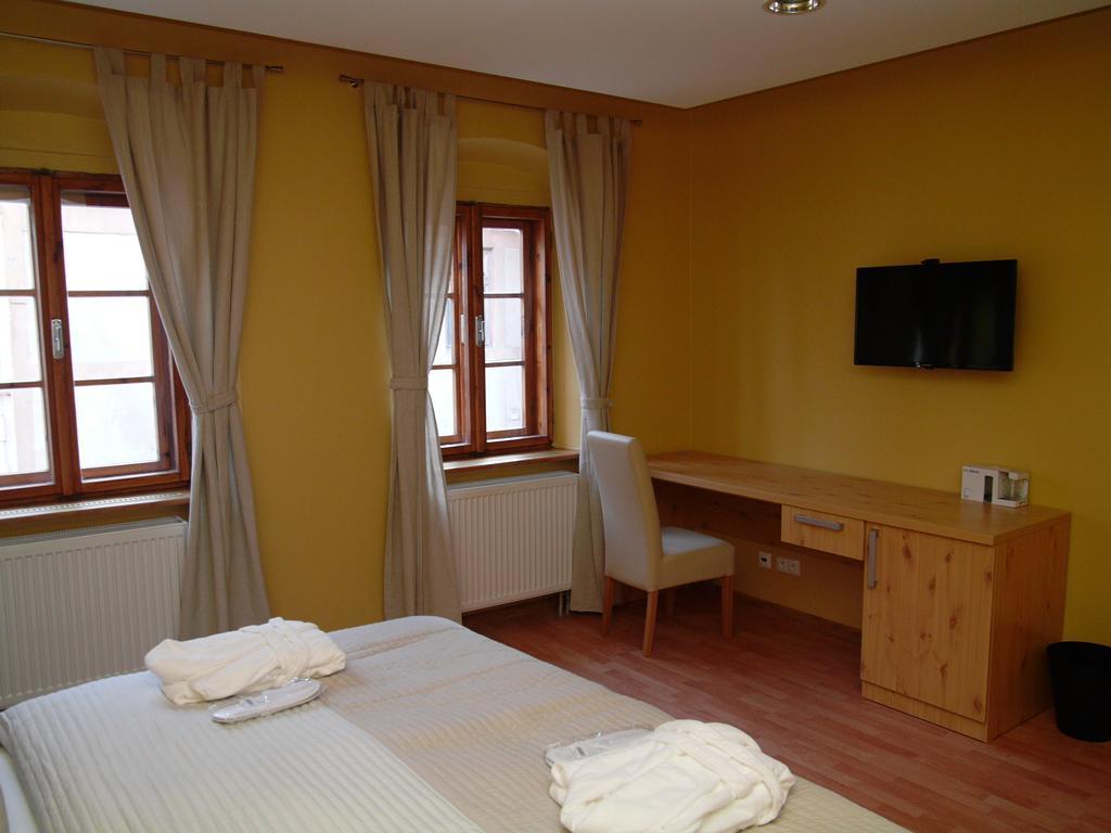 Apartments And Suites Kremnica Pokoj fotografie