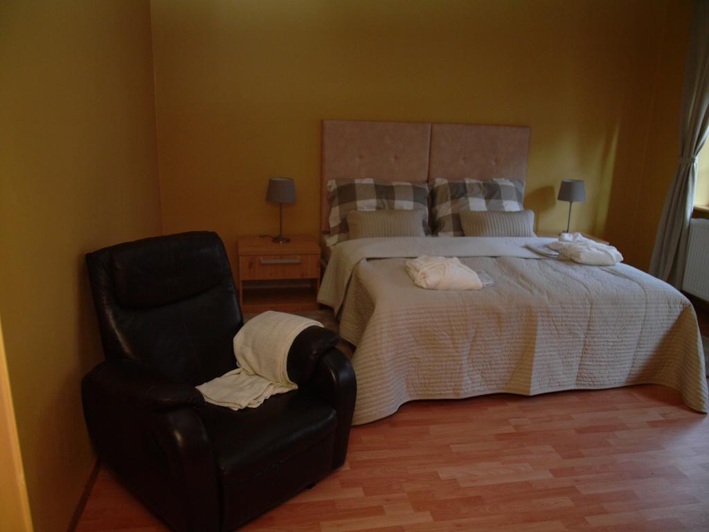 Apartments And Suites Kremnica Pokoj fotografie