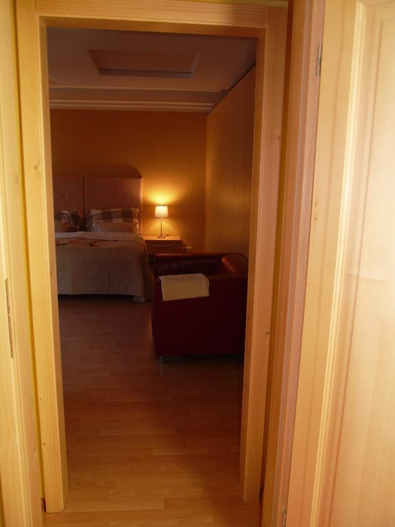 Apartments And Suites Kremnica Pokoj fotografie